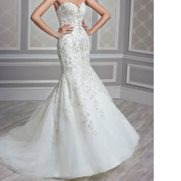 Fit and Flare Ivory Wedding Dress - Picture 7 of 8